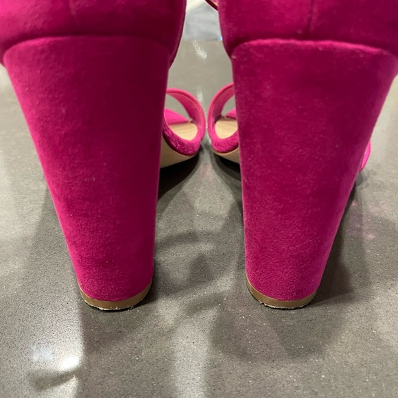 JUST FAB LENA HEELED SANDALS. Raspberry Pink/Suede-Like. Size 9. 4.25” Heel. - Picture 6 of 10